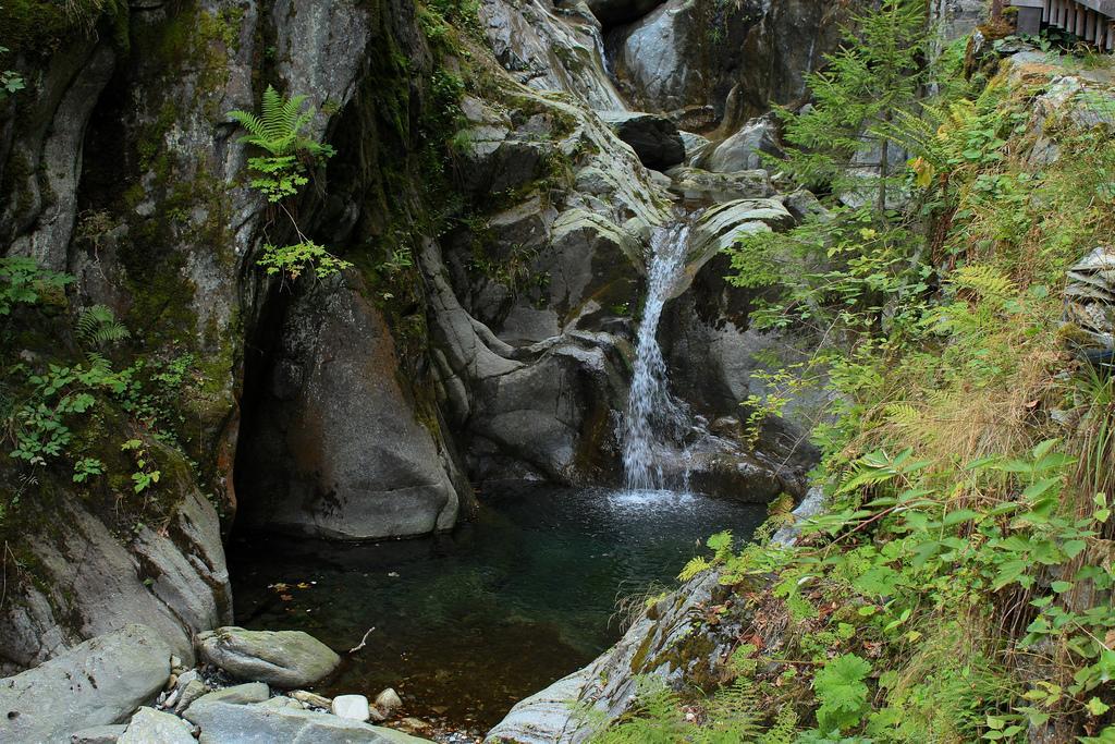 Lieu Secret Dans Les Alpes Suisses Villa Le Tretien Exterior foto